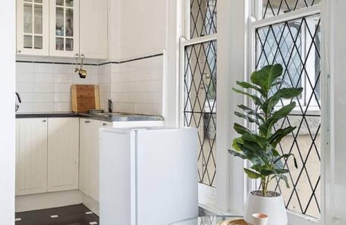 South Yarra Apartment | Spacious 1B South Yarra with Spa & Family-Friendly Amenities