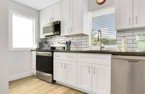 Lake Worth Apartment | Recently Renovated Oceanfront 1bd/1ba with Pool & Spa