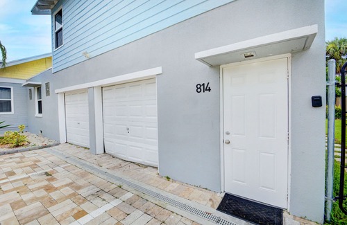 Lake Worth Apartment | Recently Renovated Oceanfront 1bd/1ba with Pool & Spa