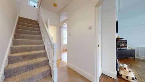 Canton Apartment | Spacious 2-Bed City Apartment in Cardiff - Family Friendly