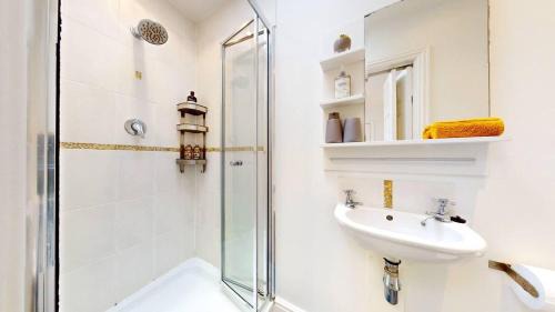 Canton Apartment | Spacious 2-Bed City Apartment in Cardiff - Family Friendly