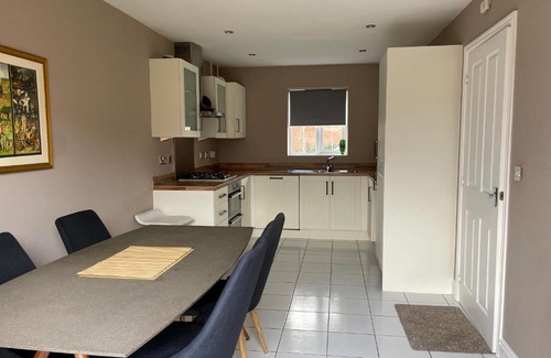 Quedgeley Apartment | Spacious 2 Bedroom Apartment Near Chelt Elmore & Quays