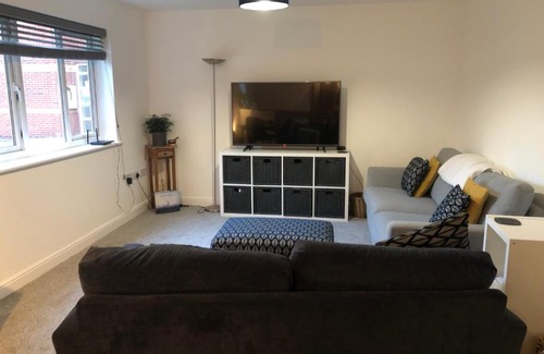 Quedgeley Apartment | Spacious 2 Bedroom Apartment Near Chelt Elmore & Quays