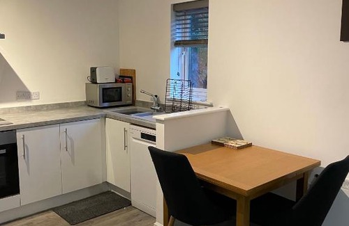 Quedgeley Apartment | Spacious 2 Bedroom Apartment Near Chelt Elmore & Quays