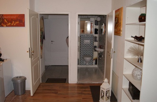 Hohenhaus Apartment | Large 2 bedroom Wohnug near Fair
