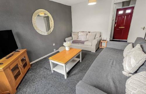 Hereford House | Comfortable City Home with 2 Double Beds, Family-Friendly