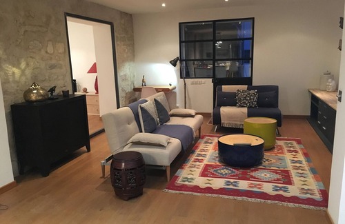 Verneuil-sur-Seine House | Family-Friendly 2-Room Retreat with Park Views