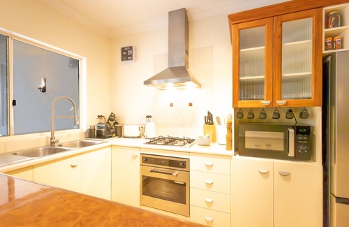 Edge Hill Apartment | Spacious Mediterranean-Style Resort Apartment with Ocean View