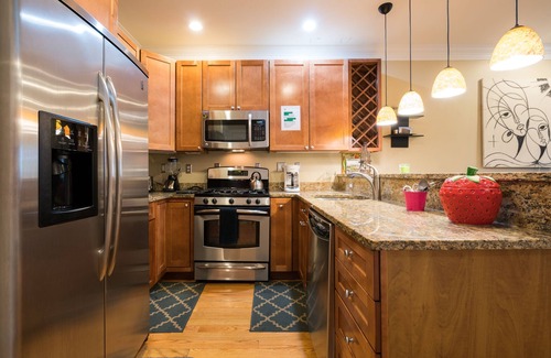 Bloomingdale House | Spacious 2BR Downtown DC Escape with Spa and Breakfast
