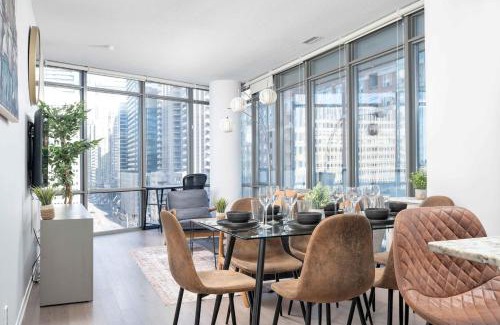Bay Cloverhill Apartment | Large 2BR on Bay Street 4 Beds with Balcony