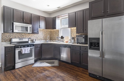 Logan Square Apartment | Stylish 3-Bedroom Retreat in Logan Square near Downtown