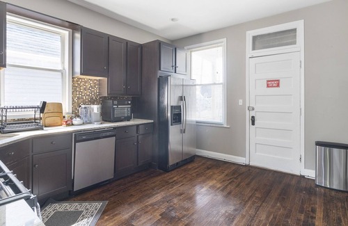 Logan Square Apartment | Stylish 3-Bedroom Retreat in Logan Square near Downtown