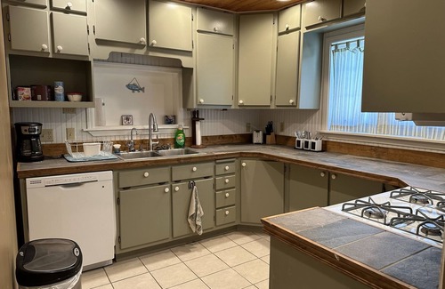 Gamaliel Cabin | Inviting Lake View Home with Resort Amenities & High Ratings