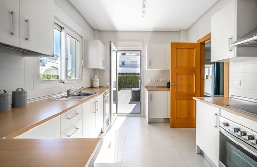 Roldan Villa | Spacious 3-Bed Villa with Private Heated Pool & Ocean Views