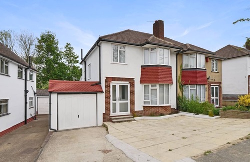 London Borough of Bromley House | Large 3 Bedroom House with Garden - Orpington