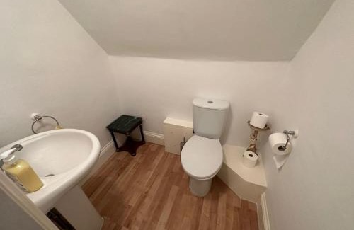 Nottingham Apartment | Family-Friendly 3 Bedroom House with Pet Amenities