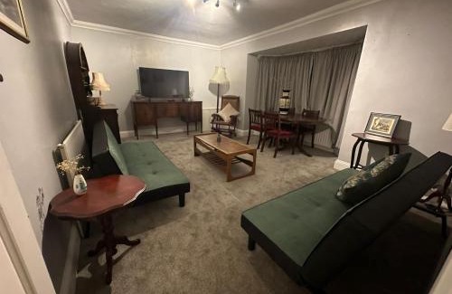 Nottingham Apartment | Family-Friendly 3 Bedroom House with Pet Amenities