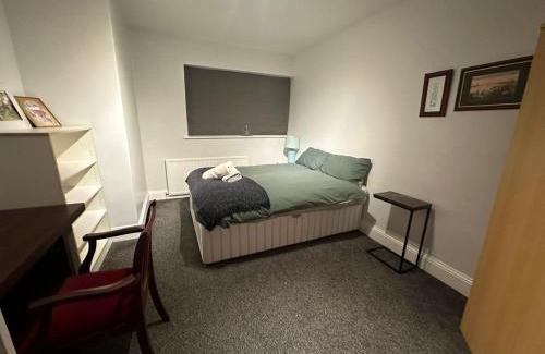 Nottingham Apartment | Family-Friendly 3 Bedroom House with Pet Amenities