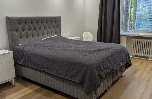 Lantinen District Apartment | Spacious 3-Bedroom Apartment in Leafy Munkkiniemi
