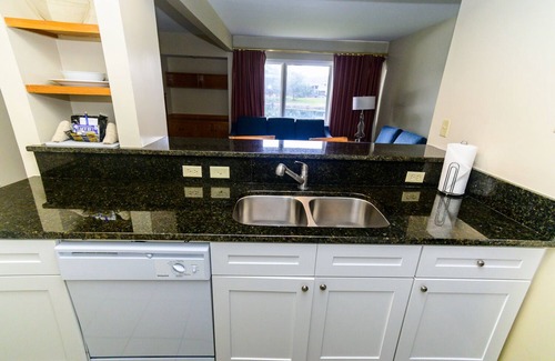 Fairfield Harbour House | Spacious 3-Bedroom Townhome with Pool and Lake View