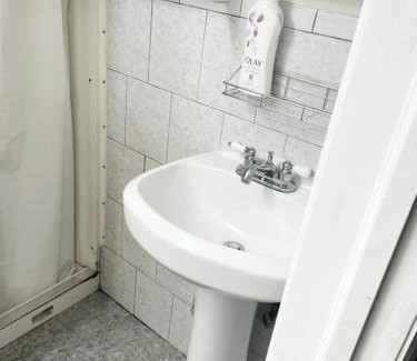 East New York House | Spacious 3-Bedroom Apartment Steps from the Train Station