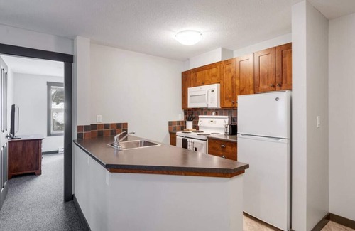 East Kootenay Condo | Ideal 3-Bedroom Retreat | Ski In/Out & Pool Access