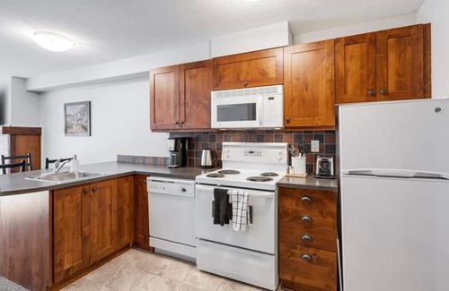 East Kootenay Condo | Ideal 3-Bedroom Retreat | Ski In/Out & Pool Access