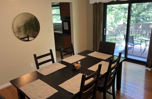 Mount Airy Apartment | Family-Friendly 3 BR Retreat on Serene Street with Breakfast
