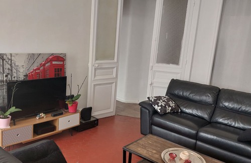 6th Arrondissement Apartment | Spacious City Center Apartment for 4 - Pet Friendly & Pool