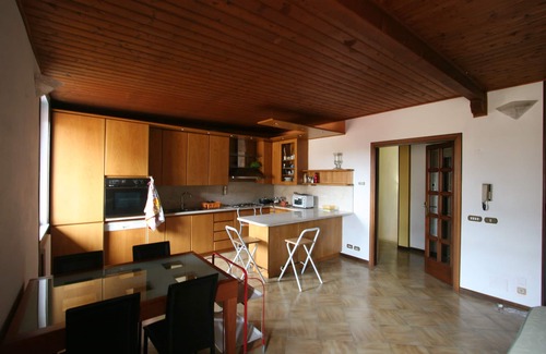 Lonato del Garda House | Charming 3-Storey House with Garden in Historic South Garda