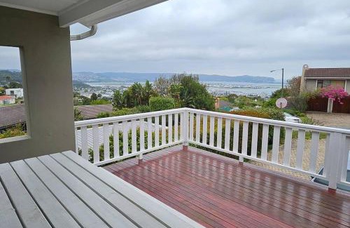 Knysna House | Large 3 x Bedroom Garden Oasis!