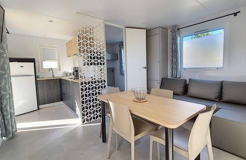 Martigues House | Spacious Air-Conditioned Mobile Home Just Steps from the Sea
