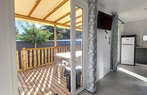 Martigues House | Spacious Air-Conditioned Mobile Home Just Steps from the Sea