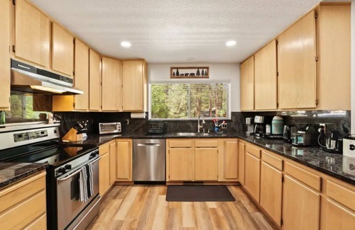 Graeagle House | Inviting 3BR Family Home with Gaming Room and Ocean View