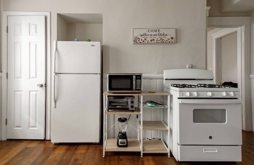 Union HIll Apartment | Top-Rated 3BR Apartment Near Polar Park & WPI with Pool