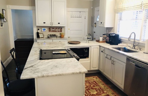 White Sulphur Springs House | Spacious 4 Bedroom House Near Greenbrier with Pool & Spa