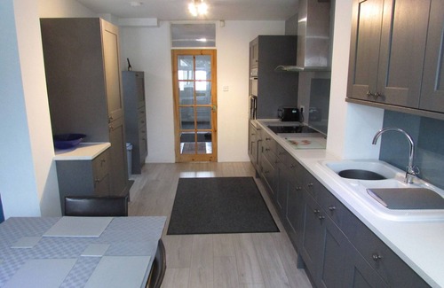 Ashford House | Large 4 bed detached house close to Heathrow