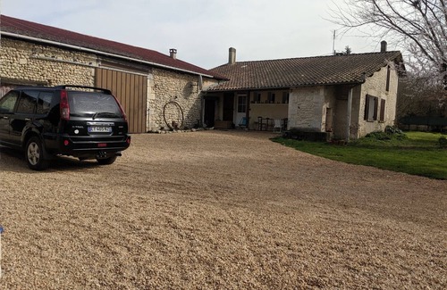 Petit-Bersac House | Spacious 4-Bed House Near River Beach - Pet Friendly Stay