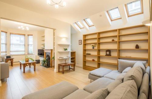 Cambridge House | Spacious 4-Bedroom Home with Garden & Free Parking