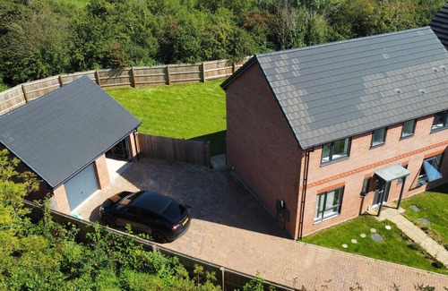 Dinas Powys House | Large 4 Bedroom House - 15 Mins to Cardiff Central