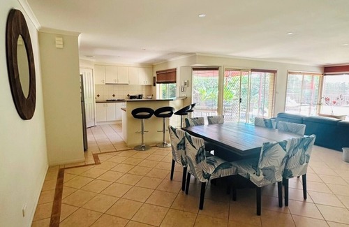 Mulwala House | Large 4-bedroom house with In ground pool in Mulwala with AC