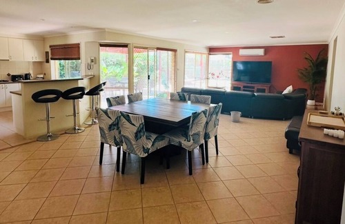 Mulwala House | Large 4-bedroom house with In ground pool in Mulwala with AC