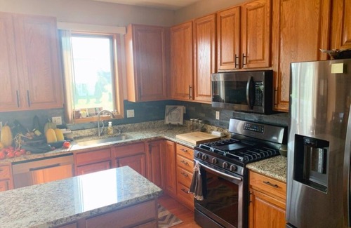 Ames House | Spacious 4-Bedroom Retreat in West Ames - Rated 10/10