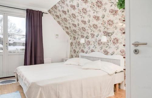 Innerstaden Villa | Charming 4 Bedroom Villa with Lush Garden Retreat
