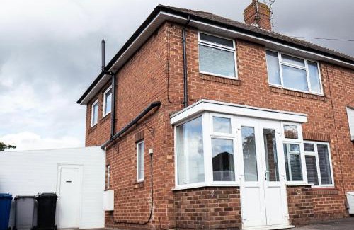 Burton Latimer House | Spacious 4-Bedroom Retreat with Driveway & Pet-Friendly Options