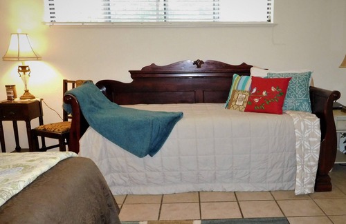 Mountainview House | Large 4 Bedrooms, 3 Baths, walk to Parks and Dog friendly