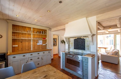 Port Grimaud Apartment | Spacious 4-Room Apartment in Port Grimaud, Near Beach