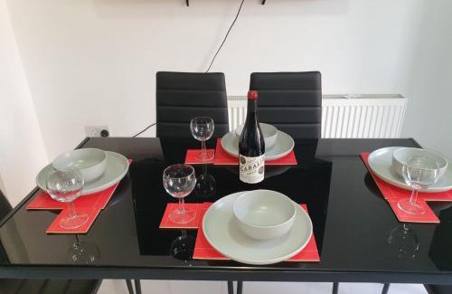 Slough Apartment | Spacious 4-Bed House Near Slough Train Station with Parking