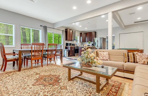 East Stroudsburg House | Spacious 5-Bedroom Retreat with Pool Table Near Camelbeach