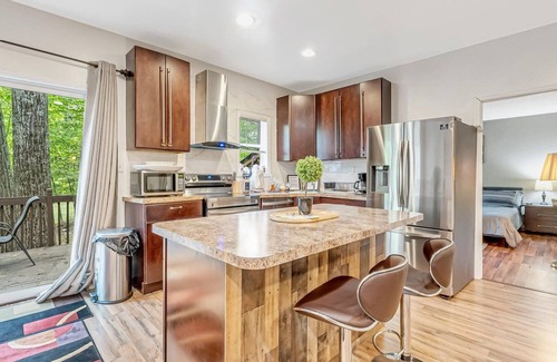 East Stroudsburg House | Spacious 5-Bedroom Retreat with Pool Table Near Camelbeach